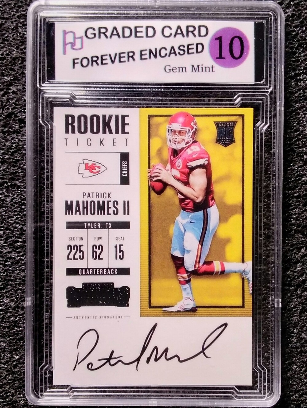 Patrick Mahomes Kansas City Chiefs Autograph Football Rookie Card
